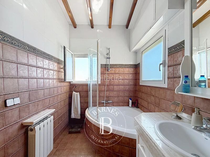 Foto c3c223ee-6f2a-4bfa-8eb2-9f3b78728080. Casa adossada a travessia estació a Can Sans Sant Andreu de Llavaneres