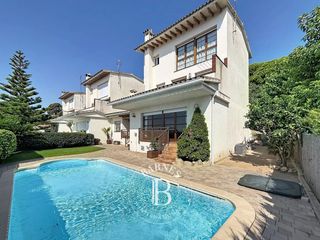 Chalet in Travessia Estació
