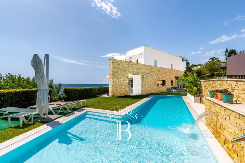 Foto 1013688d-35f0-4264-bd13-54429c42668d. Casa amb calefacció aparcament piscina a Urbanitzacions Sant Pol de Mar
