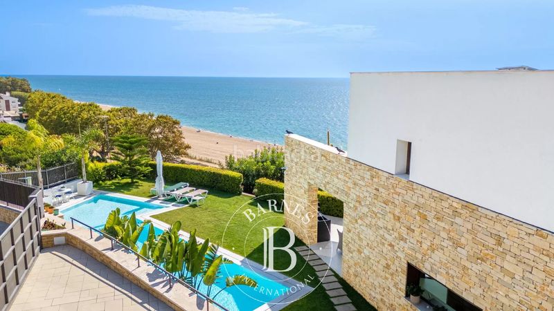 Foto c8f2ffe1-db00-4399-b36e-3c1830c779d8. Casa amb calefacció aparcament piscina a Urbanitzacions Sant Pol de Mar