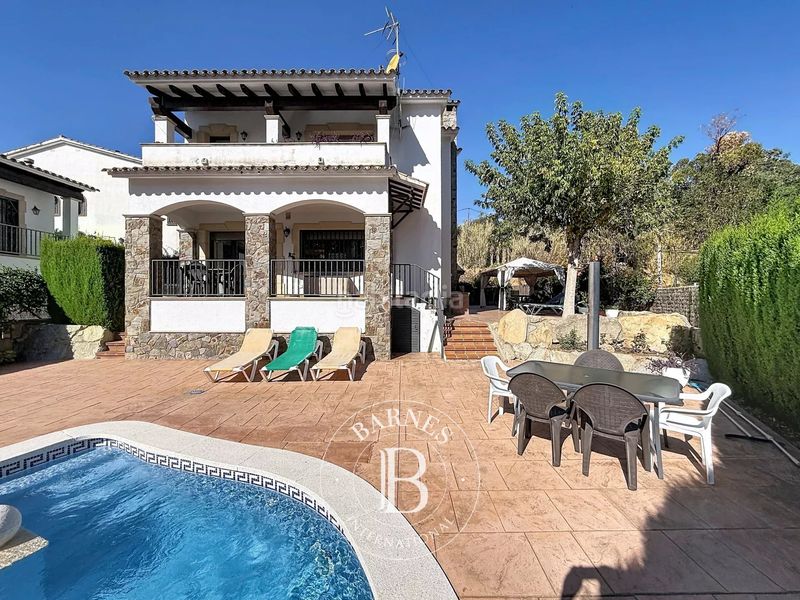 Foto b6841860-d7cd-42f3-931b-ac59470f73d8. Haus mit heizung parking pool in Cabrera de Mar