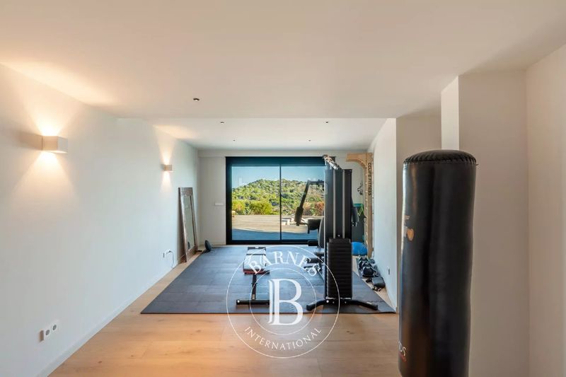 Foto 6b441919-c2d8-4d9e-89ff-0fd4cb9c2234. Casa con riscaldamento parcheggio piscina in Cabrils