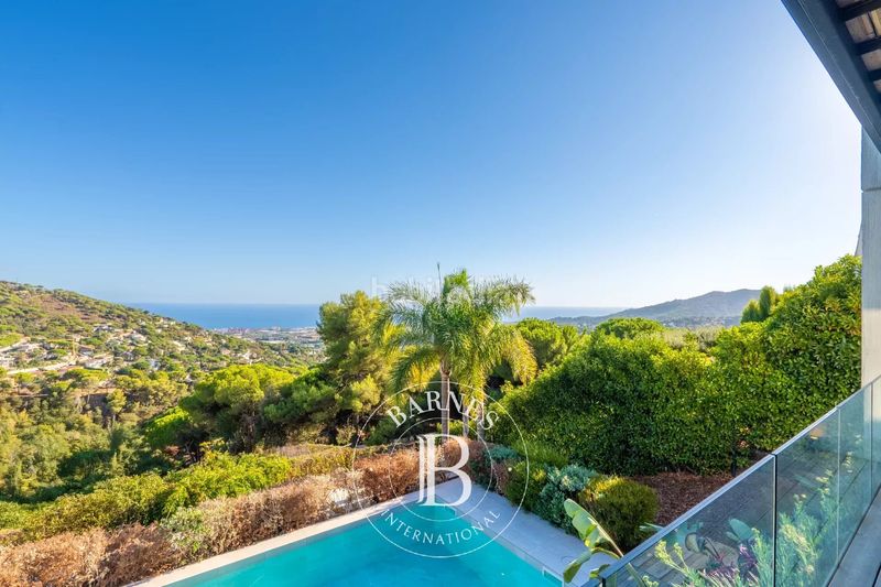Foto b901d939-5413-47f8-a4d1-ca4b9174d993. Casa con riscaldamento parcheggio piscina in Cabrils