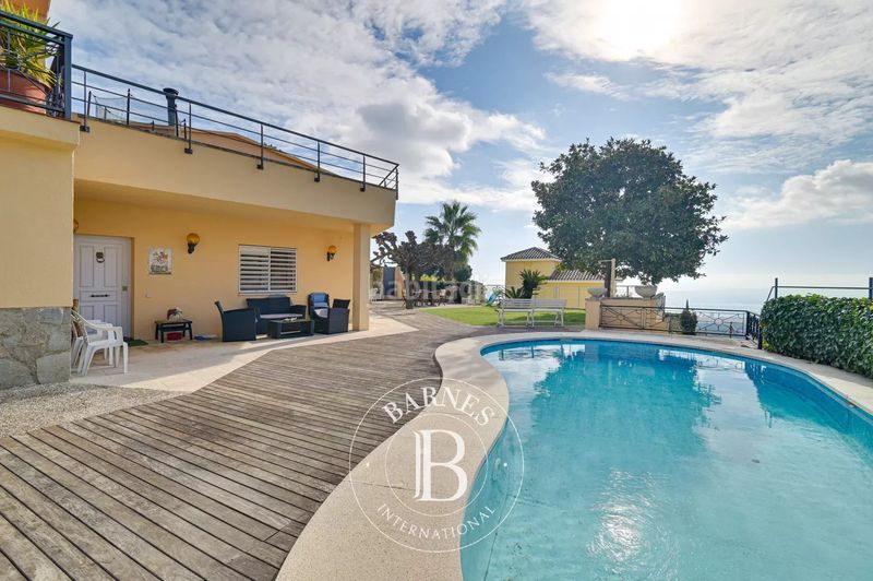 Foto 41b147b1-2fc3-4e76-9005-497f0c099f12. Casa amb calefacció aparcament piscina a Urbanitzacions Mataró