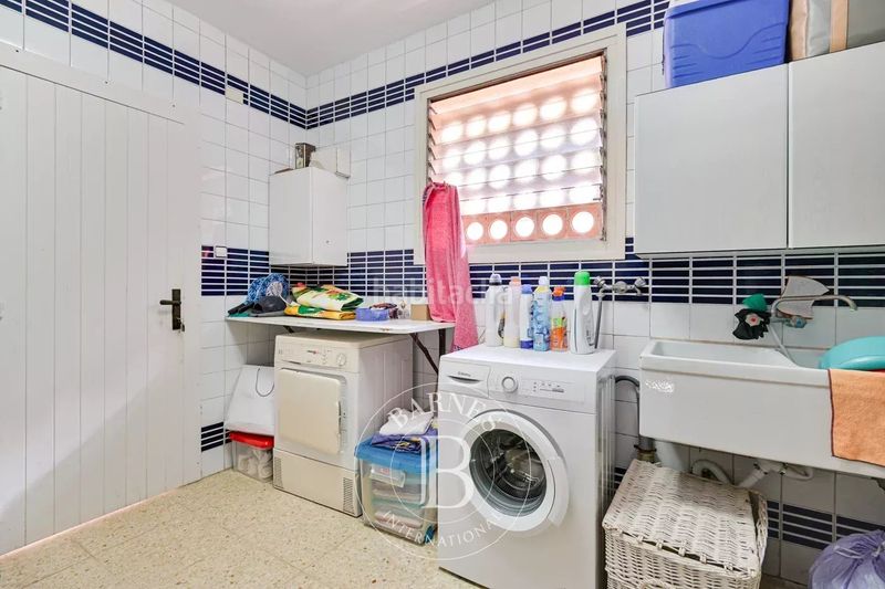 Foto b13b9c74-ec98-4d0c-a26f-1c5b4a2d60c3. Casa amb calefacció aparcament piscina a Urbanitzacions Mataró