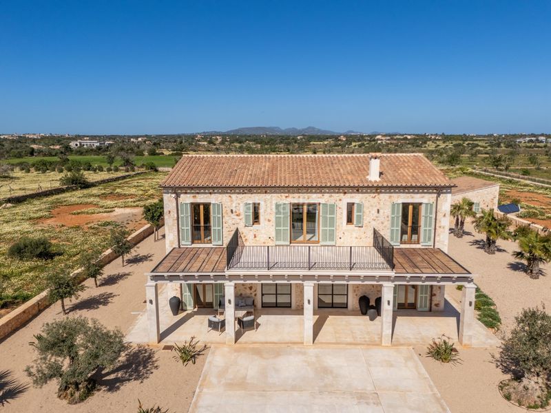 Foto da25cd25-cdf6-4295-bc94-8b5a16f569a2. Masia amb calefacció aparcament piscina a Es Llombards Santanyí