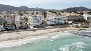 Édifice à Cala Millor. Máxima inversión en la primera línea de mar en cala millor
