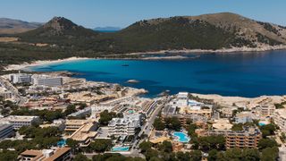 Apartament a Cala Ratjada. Apartamento moderno con terraza en cala ratjada  a 250 m del mar