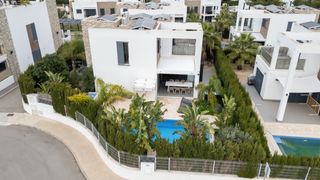 Masía en Cala Murada. Villa de diseño moderno con piscina, invernadero y muebles de al