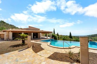 Casale in Cala Murada. Finca mallorquina xl con amplias vistas al mar, piscina, spa y g