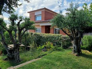 Casa a Calle ateneu pi i margall 42. Espectacular casa de 300m2 en la bisbal dempordà