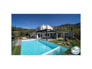 Haus in Carrer de l'olivera. Magnífica villa reformada rodeada de naturaleza