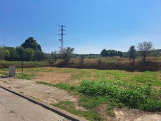 Terreny residencial a Carretera vella 12. Parcela edificable en venta en els hostalets de llers  587 m