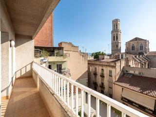 Àtic a Calle pujada al castell 15. Tu ático en el centro de figueres espacio, luz y una gran terraz