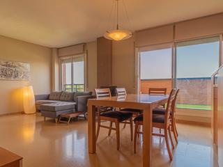 Pis a Calle elx 8. Buscas un piso con terraza, luz natural y vistas en figueres?
