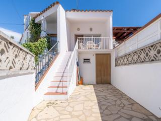 Casa a Sant Maurici. Casa muy soleada con gran terraza en empuriabrava.