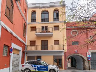 Edifici  Plaça de l'ajuntament. Venta de edifico completo en el centro de la jonquera.