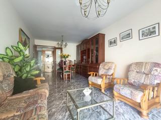 Pis  Calle cabrafiga 18. Amplio piso de 3 hab y 2 terrazas bien situado en la villa