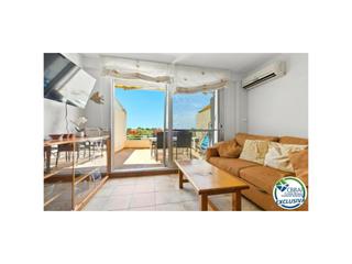 Pis a Sector muga a. Luminoso apartamento con terraza y ascensor cerca del mar