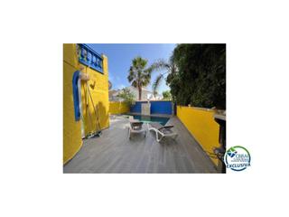 Casa a Sector montseny 87a. Villa ideal para alquiler con licencia turística, piscina, zona