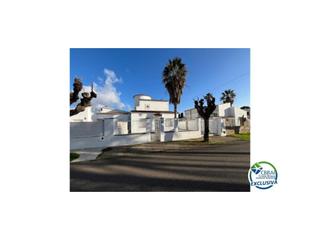 Casa a Sector falconera 35a. Casa con piscina y amarre 12.25 x 3 cerca del mar en venta en em