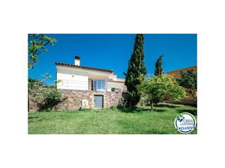 Casa  Calle d'aristotil 27. Exclusiva villa de lujo de 348 m en una amplia parcela de 755 m