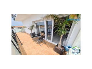 Pis a Calle sant mori. Apartamento con 3 habitaciones reformado en 2022 y con licencia