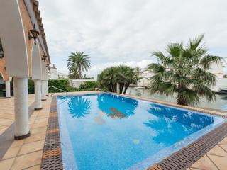 Casa  Carrer requesens 69. Exclusividad, amplitud y encanto en una de las mejores zonas de