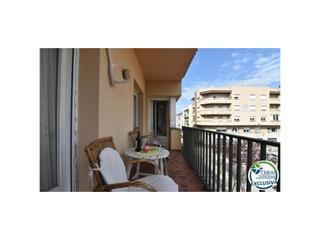 Appartement à Centre. Apartamento de 78 m2 situado en el centro de roses.