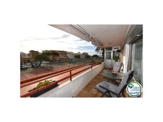 Piso en Santa Margarida. Apartamento reformado con un dormitorio, vista lateral al mar y