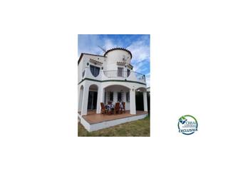 Maison  Passatge puigmal. Acogedora y encantadora casa de vacaciones en empuriabrava