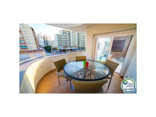 Apartament  Avinguda de la gola de l'estany. Acogedor apartamento situado en el centro de la urbanización de