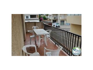 Pis a Santa Margarida. Apartamento de dos habitaciones con terraza.