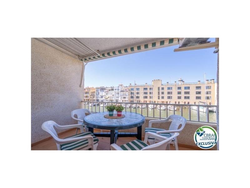 Foto 17868f54-296a-44fd-89e5-691ddb546dec. Piso apartamento vista a canal con amarre, parking y trastero en Empuriabrava