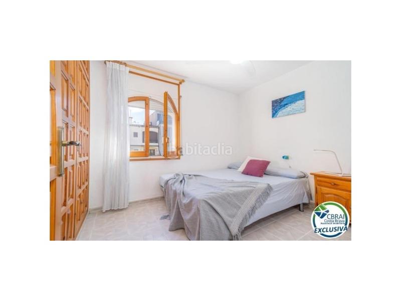 Foto 25a7cab6-bd22-4520-b4a3-72bad7bd284c. Piso apartamento vista a canal con amarre, parking y trastero en Empuriabrava