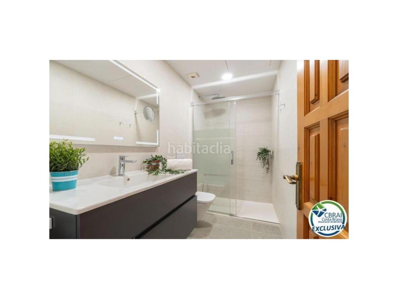 Foto 34c8c899-059f-475f-8337-2656732af875. Piso apartamento vista a canal con amarre, parking y trastero en Empuriabrava