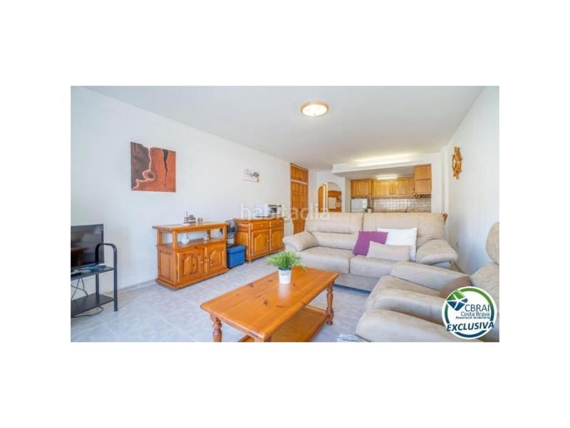 Foto 4a4d0b04-db85-424f-980a-3fbdca8bcf25. Piso apartamento vista a canal con amarre, parking y trastero en Empuriabrava