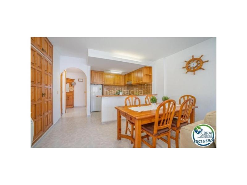 Foto 5fc0802a-cb25-4015-bc51-3a45ab779c05. Piso apartamento vista a canal con amarre, parking y trastero en Empuriabrava