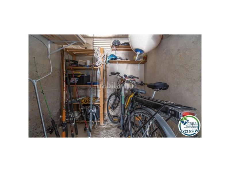 Foto 7b84407a-a735-4500-a32d-a6bd69357992. Piso apartamento vista a canal con amarre, parking y trastero en Empuriabrava