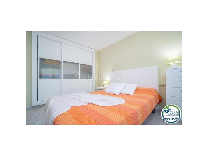 Foto 4ee6c0df-fa1b-4a6b-9fdb-4278f4f69d50. Piso no te pierdas éstas vistas en éste bonito apartamento . en Empuriabrava