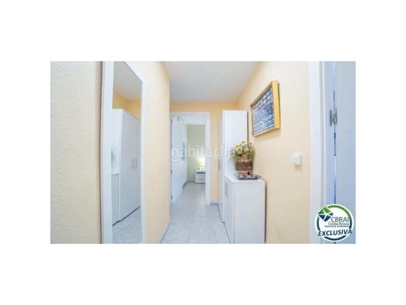 Foto e9a20c5c-a3cc-4db6-ac0e-0556d585a615. Piso no te pierdas éstas vistas en éste bonito apartamento . en Empuriabrava