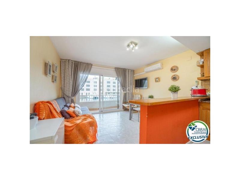 Foto efef4df0-34f2-4b72-96d6-ec579f902882. Piso no te pierdas éstas vistas en éste bonito apartamento . en Empuriabrava