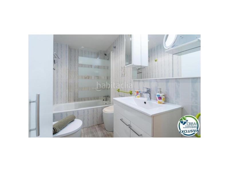 Foto 147c66de-91bd-4876-99f9-f948bfadfe1e. Piso  planta baja con dos dormitorios, vistas al canal y parking exterior privado en Empuriabrava