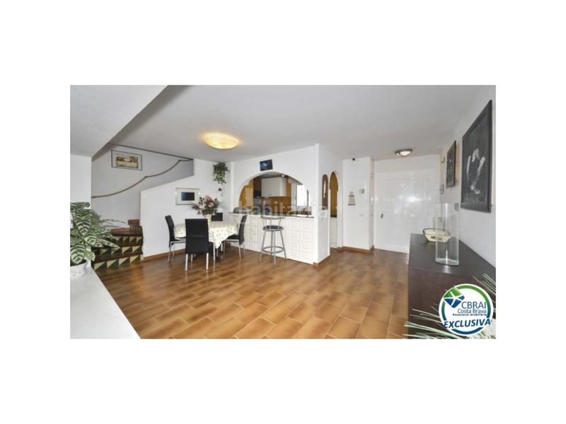 Foto 3d9df115-c203-4b49-97e9-0b152df80960. Casa en carrer salins 1 línea casa de pescador en el sector salins en venta con amarre de 12,5 x 4 m para velero, en Empuriabrava