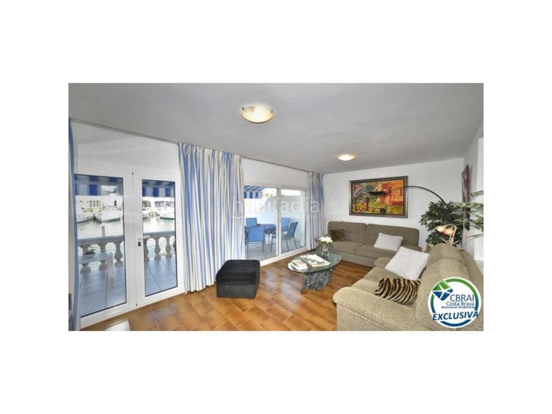 Foto 4b4d4439-4bb9-47dd-8a81-14db1c634fdf. Casa en carrer salins 1 línea casa de pescador en el sector salins en venta con amarre de 12,5 x 4 m para velero, en Empuriabrava