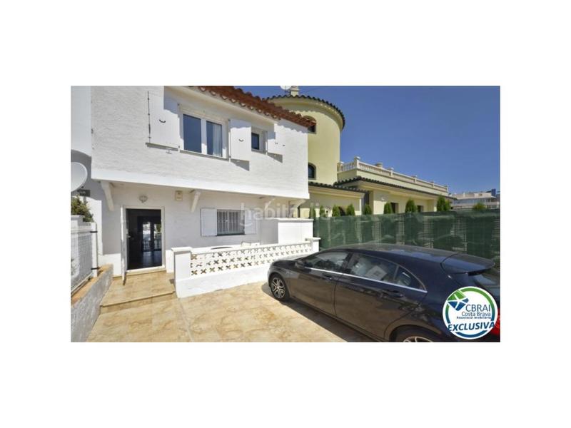 Foto 57e7a4fe-8832-4f5c-b669-34884ae83a33. Casa en carrer salins 1 línea casa de pescador en el sector salins en venta con amarre de 12,5 x 4 m para velero, en Empuriabrava