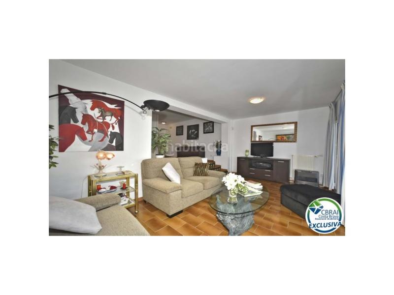 Foto 7998c3cd-b6a6-46c0-8066-91a2631d3a8a. Casa en carrer salins 1 línea casa de pescador en el sector salins en venta con amarre de 12,5 x 4 m para velero, en Empuriabrava