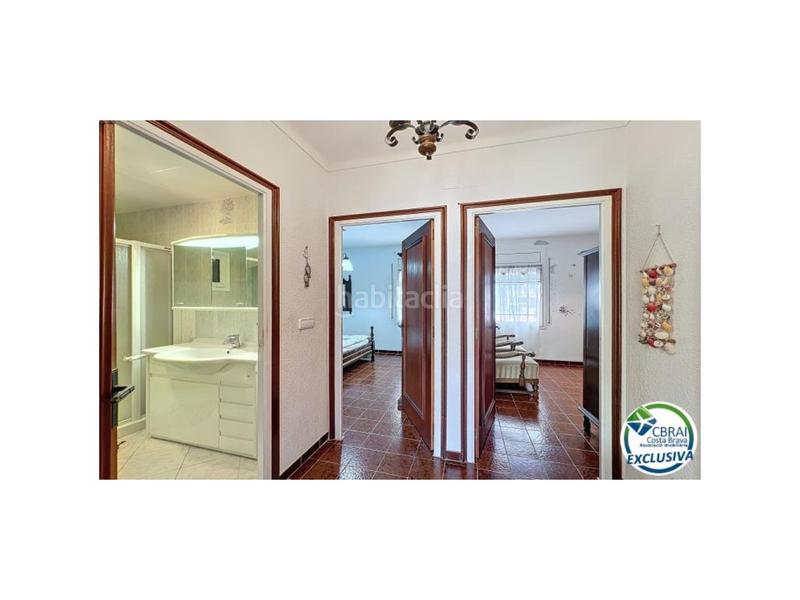 Foto 00f871a1-a0e0-47dc-bc73-73848bc7f538. Piso en calle de la llotja 19 apartamento con vistas al mar en el centro con terraza en la azotea y dependencia acondicionada en Roses