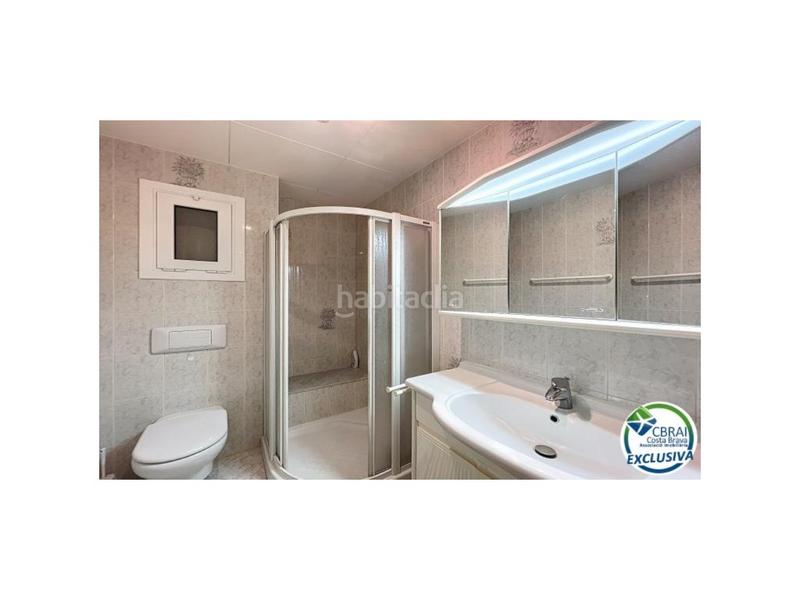 Foto 22c38493-345a-4183-bd16-877601be9da6. Piso en calle de la llotja 19 apartamento con vistas al mar en el centro con terraza en la azotea y dependencia acondicionada en Roses