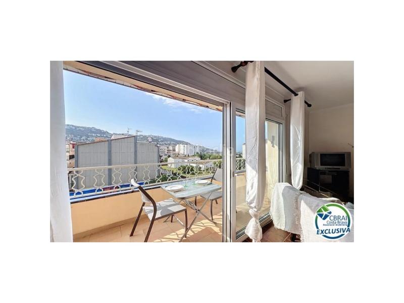 Foto f352593c-4924-4953-8b9f-100075b272a5. Piso en calle de la llotja 19 apartamento con vistas al mar en el centro con terraza en la azotea y dependencia acondicionada en Roses